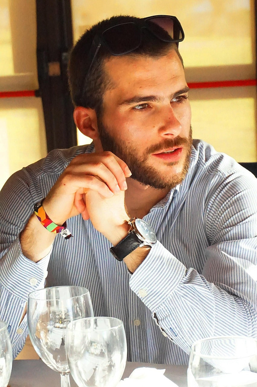 files/man-profile-1105761_1280.jpg